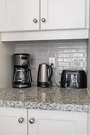 GLOBALSTAY. Modern Lake Ontario Townhomes