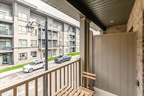 GLOBALSTAY. Modern Lake Ontario Townhomes