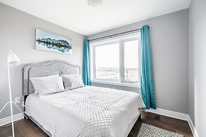 GLOBALSTAY. Modern Lake Ontario Townhomes