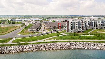 GLOBALSTAY. Modern Lake Ontario Townhomes