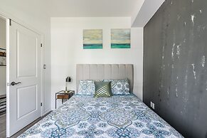 GLOBALSTAY. Modern Lake Ontario Townhomes