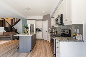 GLOBALSTAY. Modern Lake Ontario Townhomes