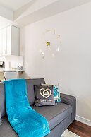 GLOBALSTAY. Modern Lake Ontario Townhomes