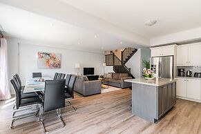 GLOBALSTAY. Modern Lake Ontario Townhomes