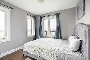 GLOBALSTAY. Modern Lake Ontario Townhomes