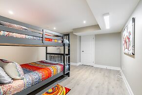 GLOBALSTAY. Modern Lake Ontario Townhomes