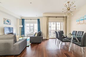 GLOBALSTAY. Modern Lake Ontario Townhomes