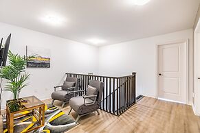 GLOBALSTAY. Modern Lake Ontario Townhomes