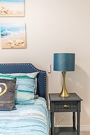 GLOBALSTAY. Modern Lake Ontario Townhomes