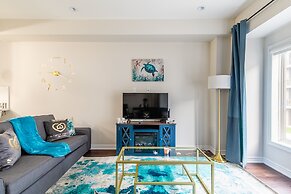 GLOBALSTAY. Modern Lake Ontario Townhomes