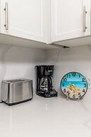 GLOBALSTAY. Modern Lake Ontario Townhomes