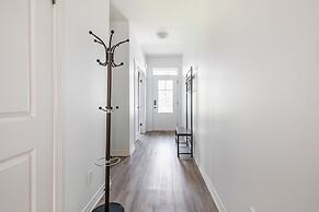 GLOBALSTAY. Modern Lake Ontario Townhomes