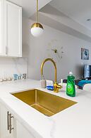 GLOBALSTAY. Modern Lake Ontario Townhomes