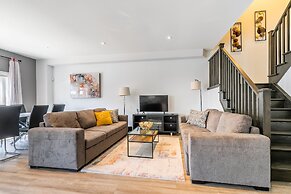 GLOBALSTAY. Modern Lake Ontario Townhomes