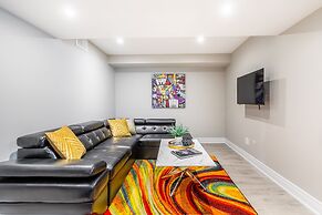 GLOBALSTAY. Modern Lake Ontario Townhomes