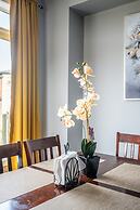 GLOBALSTAY. Modern Lake Ontario Townhomes