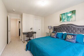 GLOBALSTAY. Modern Lake Ontario Townhomes