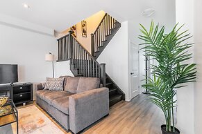 GLOBALSTAY. Modern Lake Ontario Townhomes