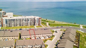 GLOBALSTAY. Modern Lake Ontario Townhomes