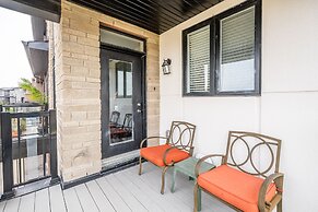 GLOBALSTAY. Modern Lake Ontario Townhomes