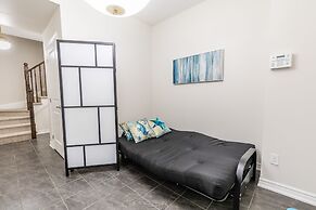 GLOBALSTAY. Modern Lake Ontario Townhomes