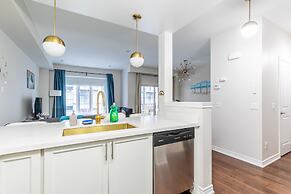 GLOBALSTAY. Modern Lake Ontario Townhomes