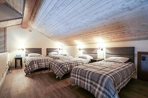 Snowflower 3 Remodeled and Modern, Private Washer Dryer with Fireplace