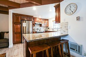 Snowflower 3 Remodeled and Modern, Private Washer Dryer with Fireplace