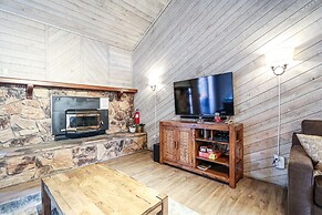 Snowflower 3 Remodeled and Modern, Private Washer Dryer with Fireplace