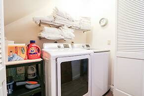Snowflower 3 Remodeled and Modern, Private Washer Dryer with Fireplace