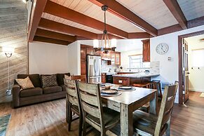 Snowflower 3 Remodeled and Modern, Private Washer Dryer with Fireplace