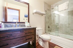 Snowflower 3 Remodeled and Modern, Private Washer Dryer with Fireplace