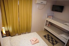 Hostel House Santinho