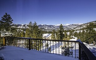 Primavista Luxury At Windcliff 3 Bedroom Condo by RedAwning