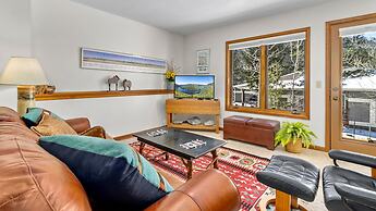 Primavista Luxury At Windcliff 3 Bedroom Condo by RedAwning