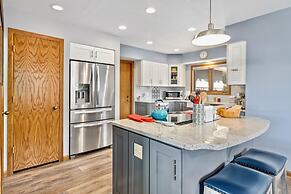 Primavista Luxury At Windcliff 3 Bedroom Condo by RedAwning