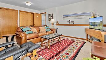 Primavista Luxury At Windcliff 3 Bedroom Condo by RedAwning