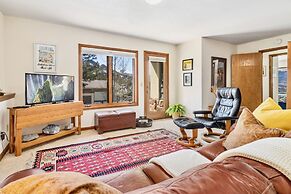 Primavista Luxury At Windcliff 3 Bedroom Condo by RedAwning