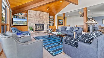 Primavista Luxury At Windcliff 3 Bedroom Condo by RedAwning