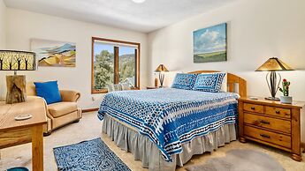 Primavista Luxury At Windcliff 3 Bedroom Condo by RedAwning