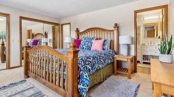 Primavista Luxury At Windcliff 3 Bedroom Condo by RedAwning