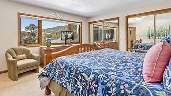 Primavista Luxury At Windcliff 3 Bedroom Condo by RedAwning