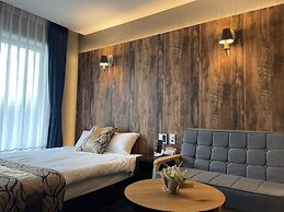 GRAND BASE Mojiko Ekimae