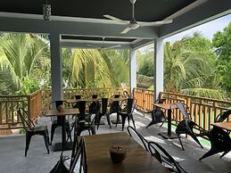 Rihiveli Inn