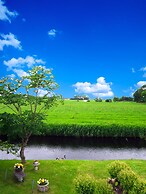 6 Pers Holiday Home Leonie With a Large Garden Close to the Lauwersmee