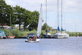 4 Pers - Chalet Zeemeeuw With own Fishing Pier in Front of the Lauwers