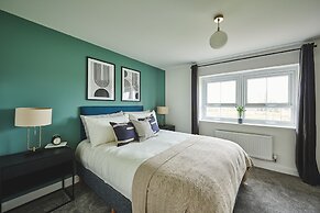 Warwick Serviced Home for 8 walking distance to University