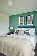 Warwick Serviced Home for 8 walking distance to University