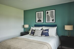 Warwick Serviced Home for 8 walking distance to University