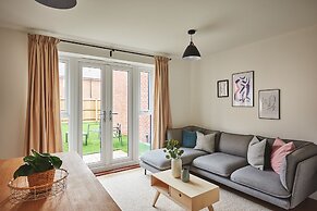 Warwick Serviced Home for 8 walking distance to University
